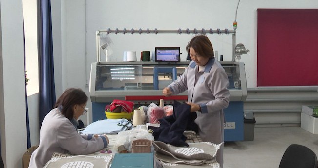 Забайкальские предприниматели впервые стали пользоваться Страхованием отсрочки платежа С начала года при помощи продукта застрахованы экспортные поставки предприятий малого и среднего бизнеса на 1 5 миллиарда рублей Количество заключенных договоров за отчетный период превысило 200 всего же услугой воспользовались 175 уникальных компаний Продукт наиболее востребован среди поставщиков пищевой продукции оборудования и запчастей а также химической и сельскохозяйственной продукции рассказали в минэкономразвития