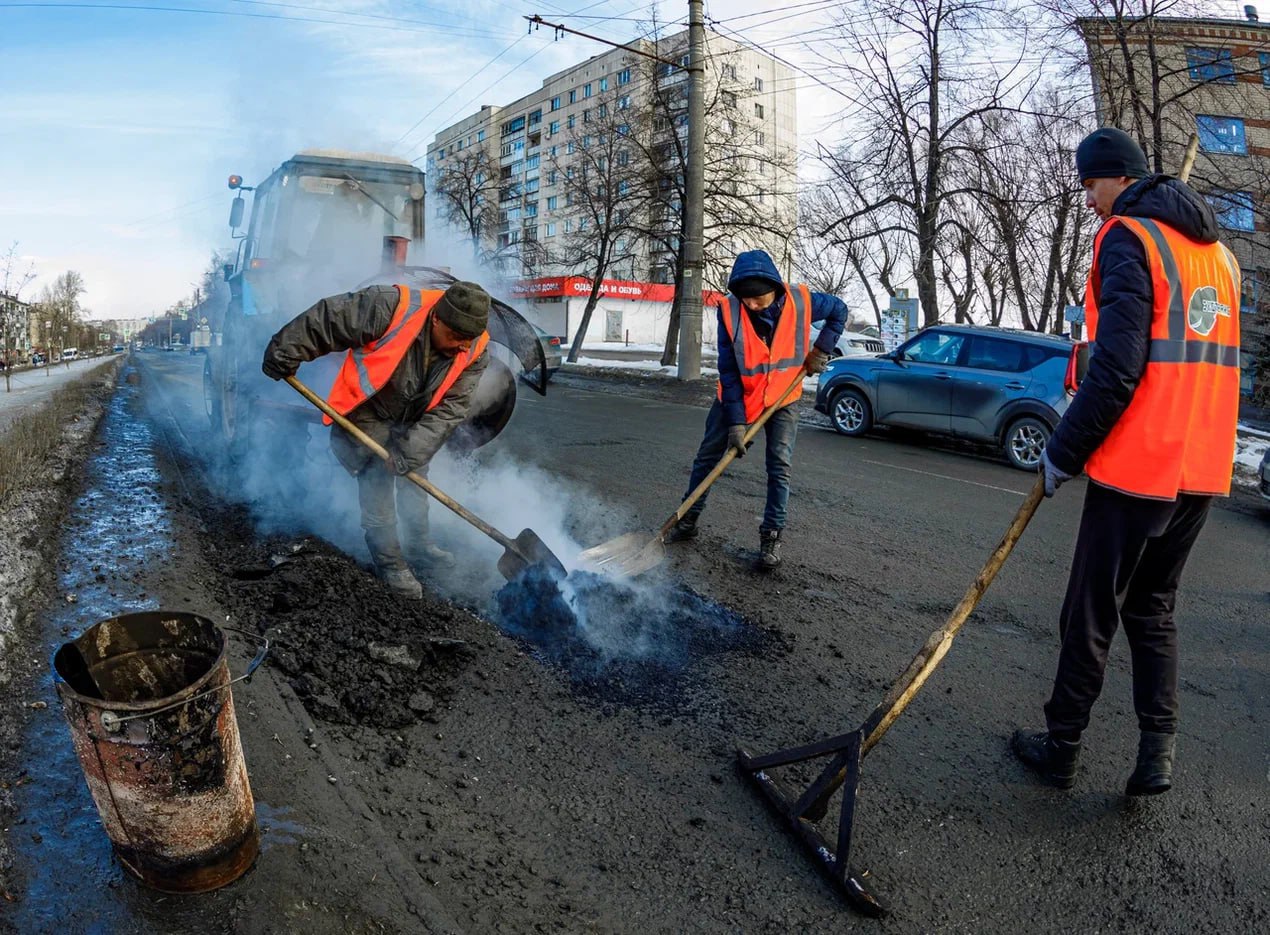 Жители Чурилово поинтересовались у главы региона, когда будет решен вопрос транспортной доступности микрорайона  Губернатор акцентировал внимание на том, Чурилово – яркий пример того, как бурное развитие территории опережает уровень развития там современной инфраструктуры.  «Сейчас остро стоит вопрос по улице Линейной. Решение о расширении этой дороги принято. Непростой объект, там и есть и ж/д переезд, нужно переносить теплосети... Объект сложный, но мы его обязательно в течение двух лет сделаем», – заверил губернатор.   Алексей Текслер также рассказал, что в Чурилово в следующем году будут построены общеобразовательная школа, объекты здравоохранения... А в этом году была благоустроена набережная на берегу Первого озера.    / Прислать новость