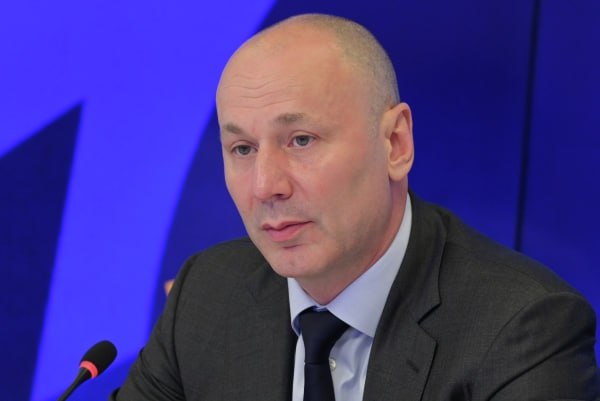 В Рособрнадзоре заявили о сохранении действующего формата ЕГЭ в 2026 году По словам главы ведомства Анзора Музаева Единый госэкзамен будет постепенно совершенствоваться История пока не заменит обществознание а дополнит его при поступлении в вузы Полный перевод экзамена в компьютерный формат и введение практической части сдерживают организационные сложности отметил Музаев в интервью Российской газете Он рекомендовал выпускникам до 2 февраля определиться с предметами и внимательно изучить правила сдачи ЕГЭ Подписаться на Говорит Москва Telegram VK MAX