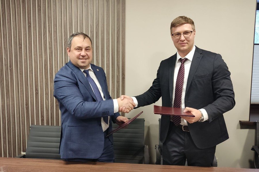 В особую экономическую зону Новосибирска зашли первые резиденты Сразу две компании Транспортно логистический центр Сибирский и ООО РемТерминал получили статус резидентов Особой экономической зоны Новосибирск Один из них построит в ОЭЗ цех для ремонта грузовых вагонов за 120 млн рублей Подробнее читайте по ссылке     INFOPRO54 Фото предоставлено ООО Северный Парк Развития