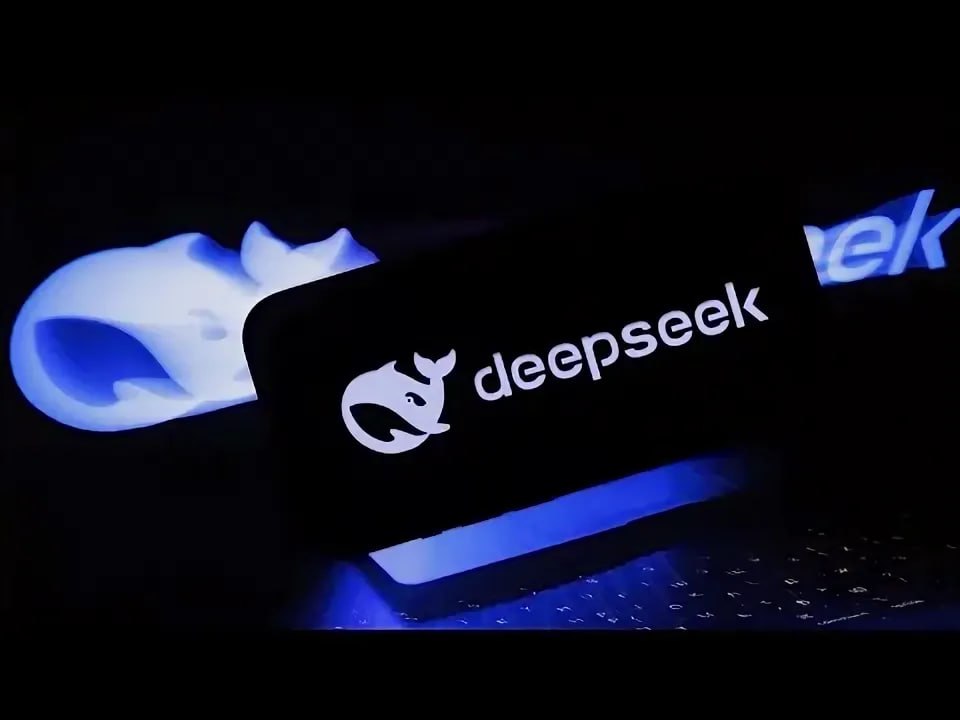 DeepSeek представляет новые модели искусственного интеллекта конкурирующие с Google и OpenAI GOOG Хотя модель выпущенная компанией из Ханчжоу в сентябре называлась DeepSeek V3 2 Exp что указывало на её экспериментальный статус последняя версия называется просто DeepSeek V3 2 Стартап утверждает что новый сервис по производительности не уступает флагманскому GPT 5 от OpenAI Inc по нескольким критериям оценки что говорит о том что китайские системы с открытым исходным кодом остаются конкурентоспособными по крайней мере по некоторым показателям по сравнению с передовыми проприетарными моделями Кремниевой долины jkinvest news jkinvest