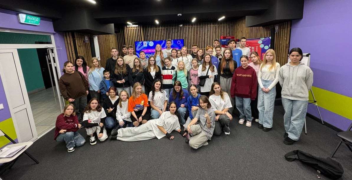 Большая перемена объединила молодых лидеров Камчатки Камчатские школьники и студенты собрались во Дворце молодежи чтобы обсудить новые идеи Участники встречи узнали о шансах всероссийского конкурса и подготовят собственные инициативы для края Нажмите для подробностей kam24 ru news main 20251118 122757 html utm source telegram utm medium messenger