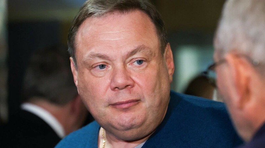 Михаил Фридман просит Испанию помочь снять санкции ЕС Российский олигарх Михаил Фридман попросил Испанию поддержать его в снятии европейских санкций Он пообещал инвестировать 180 миллионов евро ежегодно в развитие сети Dia до 2029 года передает ArbatMedia Прислать новость