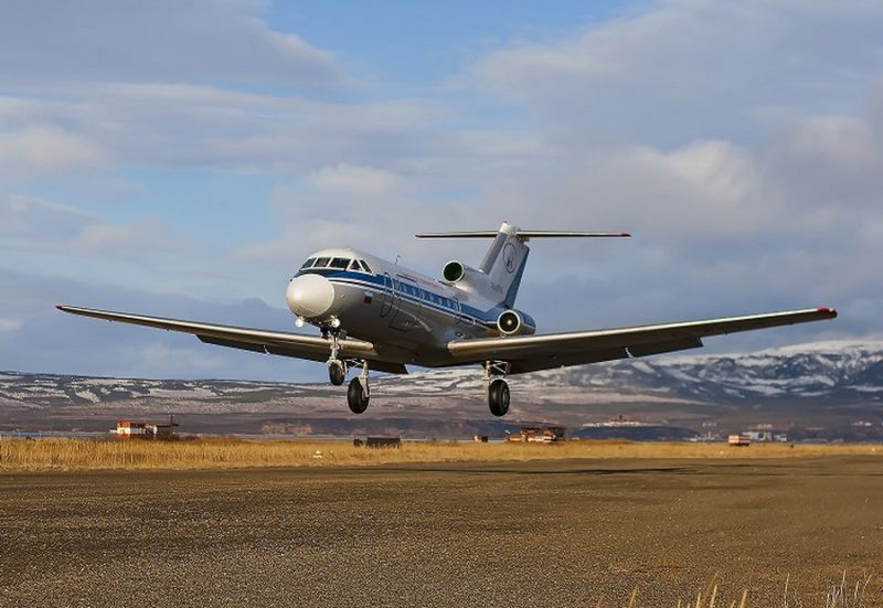 Гендиректора Камчатского авиапредприятия сменили после череды происшествий В АО Камчатское авиационное предприятие сменили руководителя передаёт РАИ КАМЧАТКА ИНФОРМ со ссылкой на краевое министерство транспорта и дорожного строительства С 10 ноября новым генеральным директором будет назначен Дмитрий Черных Как отметили в министерстве он имеет большой опыт в сфере авиации Последние полгода занимал в АО КАП должность заместителя генерального директора Перед новым руководителем уже обозначены ключевые задачи В частности это обеспечение надёжного и безопасного авиасообщения повышение удобства логистики развитие социальной составляющей пассажирских перевозок по краю рост качества сервиса Бывший гендиректор Алексей Храбров покидает должность в связи с переходом на новую работу но где он будет Читать на сайте