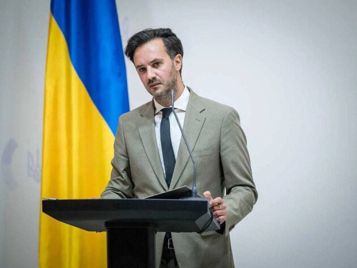 В МИД Украины раскрыли истинные цели переговоров с Россией. Спикер внешнеполитического ведомства Георгий Тихий заявил, что одна из главных задач Киева — не дать повода обвинить Украину в нежелании мира. По его словам, переговоры с Москвой ведутся не только ради обмена пленными, но и для того, чтобы сохранить «миролюбивый» образ в глазах союзников. Тихий признал: подобные обвинения звучат всё чаще — даже от стран-партнёров. НАШИ РЕСУРСЫ: Telegram Tik-tok YouTube RUTUBE