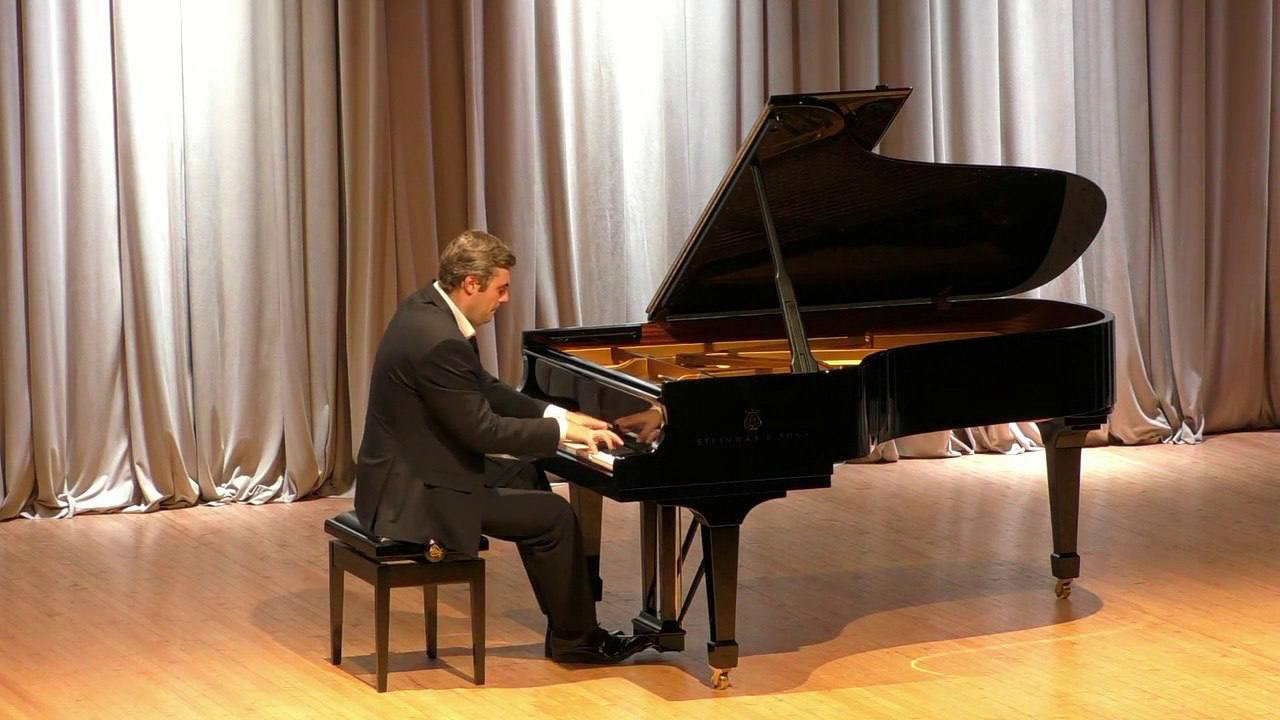 Правнук Виктора Обнинского даст в Обнинске 4 фортепианных концерта Сергей Терехов лауреат международных конкурсов преподаватель Московской консерватории еще правнук Виктора Петровича Обнинского Вот уже много лет пианист поддерживает дружеские связи с Обнинском его хорошо здесь знают и всегда тепло встречают В этом году Сергей Терехов даст в Обнинске 4 концерта посвящённых музыке Вольфганга Амадея Моцарта Первый концерт назначен на 1 февраля в 15 00 в Музее истории города Вход свободный по предварительной записи 8 484 39 7 55 62 8 484 39 7 64 72 Количество мест ограничено Наш канал в MAX