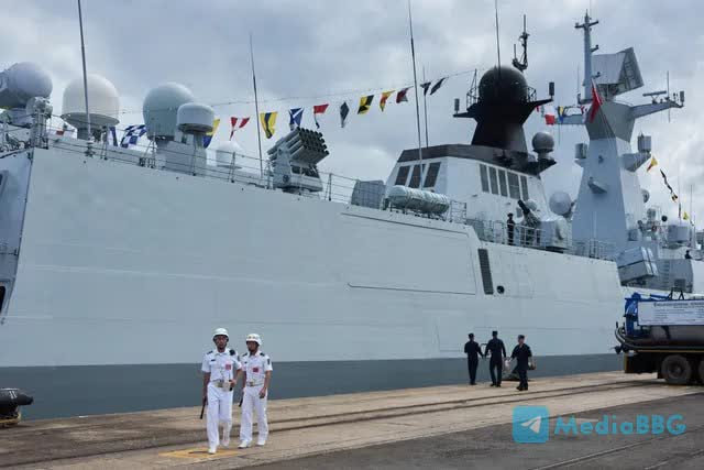 ЮАР попросила отложить совместные военно морские учения с Россией и Китаем запланированные на ноябрь чтобы они не помешали саммиту G20 в Йоханнесбурге Bloomberg В прошлом ЮАР уже дважды участвовала в подобных учениях с Россией и Китаем Саммит G20 состоится 22 23 ноября ожидается приезд лидеров Китая Бразилии и Индии участие Трампа пока не подтверждено Bloomberg