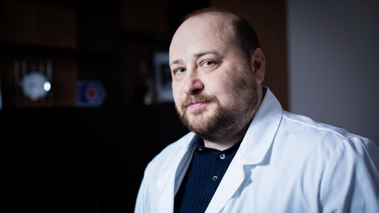 Главой Центра им Гамалеи стал разработчик вакцины Спутник V Денис Логунов сообщил Минздрав Ранее академик РАН занимал должность замдиректора по научной работе Бывший глава центра Александр Гинцбург которому 74 года останется в должности научного руководителя НИЦЭМ Фото Елена Либрик Научная Россия Подписывайтесь на BFM И в MAX