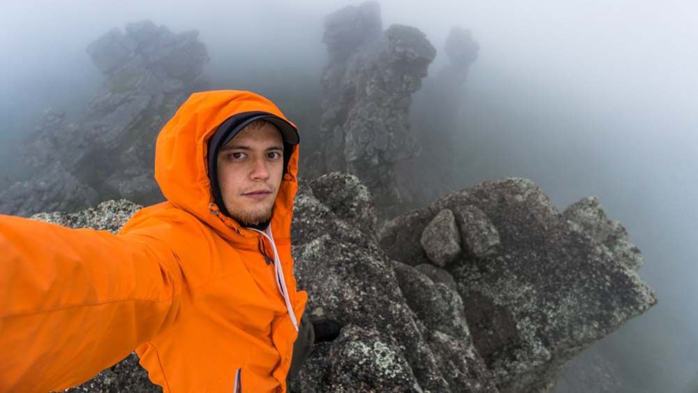 Пермского фотографа могут приговорить к 18 годам за госизмену В Пермском краевом суде продолжается рассмотрение уголовного дела фотографа Григория Скворцова, обвиняемого в государственной измене. Как пишет «Коммерсант-Прикамье», сторона обвинения просит приговорить пермяка к 18 годам лишения свободы. Пермского фотографа задержали в ноябре 2023 года. По данным СМИ, причиной обвинения стало передача Скворцовым американскому журналисту книги о советских фортификациях. Источник ЧП Пермь Прислать новость