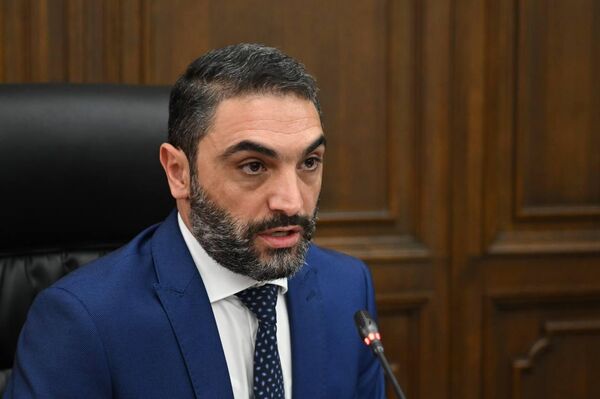 Акоп Симидян снят с должности министра окружающей среды Армении, пишут провластные СМИ. Он занимал пост с декабря 2021 г.