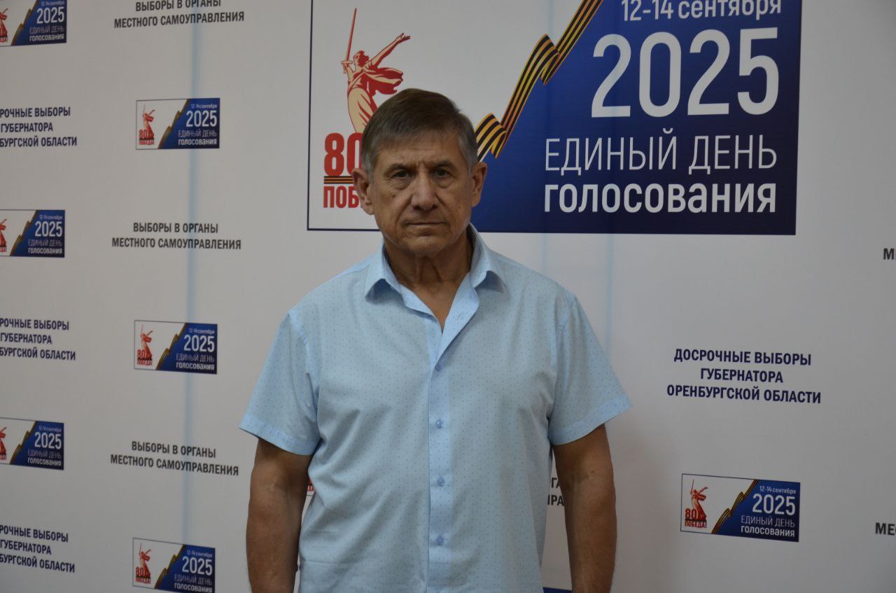 Выборы губернатора-2025: в Оренбуржье зарегистрированы ещё два кандидата В Оренбургской области продолжается подготовка к предстоящим выборам. Накануне в качестве кандидата на пост губернатора региона был зарегистрирован действующий врио главы региона Евгений Солнцев. Сегодня, 17 июня, документы в облизбирком подал пенсионер Рамиль Гафаров - представитель политической партии «Коммунистическая партия коммунисты России». Сегодня определились с кандидатом и в партии «Новые Люди». Третьим кандидатом стала Карина Салихова - директор автономной некоммерческой организации.
