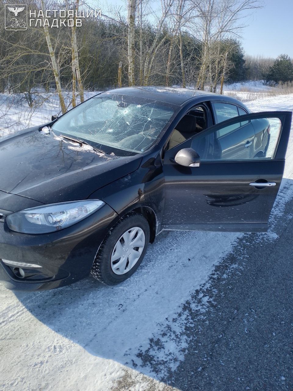 Шесть человек пострадали при атаках дронов в Белгородской области В Грайворонском округе в селе Глотово дрон взорвался на территории частного дома Мужчина получил открытую черепно мозговую травму и множественные осколочные ранения его доставили в больницу В селе Замостье дрон ударил по автомобилю Пострадали четверо мужчин У одного из них тяжелые ранения минно взрывная травма осколочные ранения головы груди рук и ног Остальные трое получили баротравмы и осколочные ранения на разных частях тела Всех пострадавших отвезли в городскую больницу 2 Белгорода В Краснояружском округе на дороге между Красной Яругой и Степным дрон атаковал еще одну машину Мужчина получил осколочное ранение шеи его доставили в больницу TipBelgorod