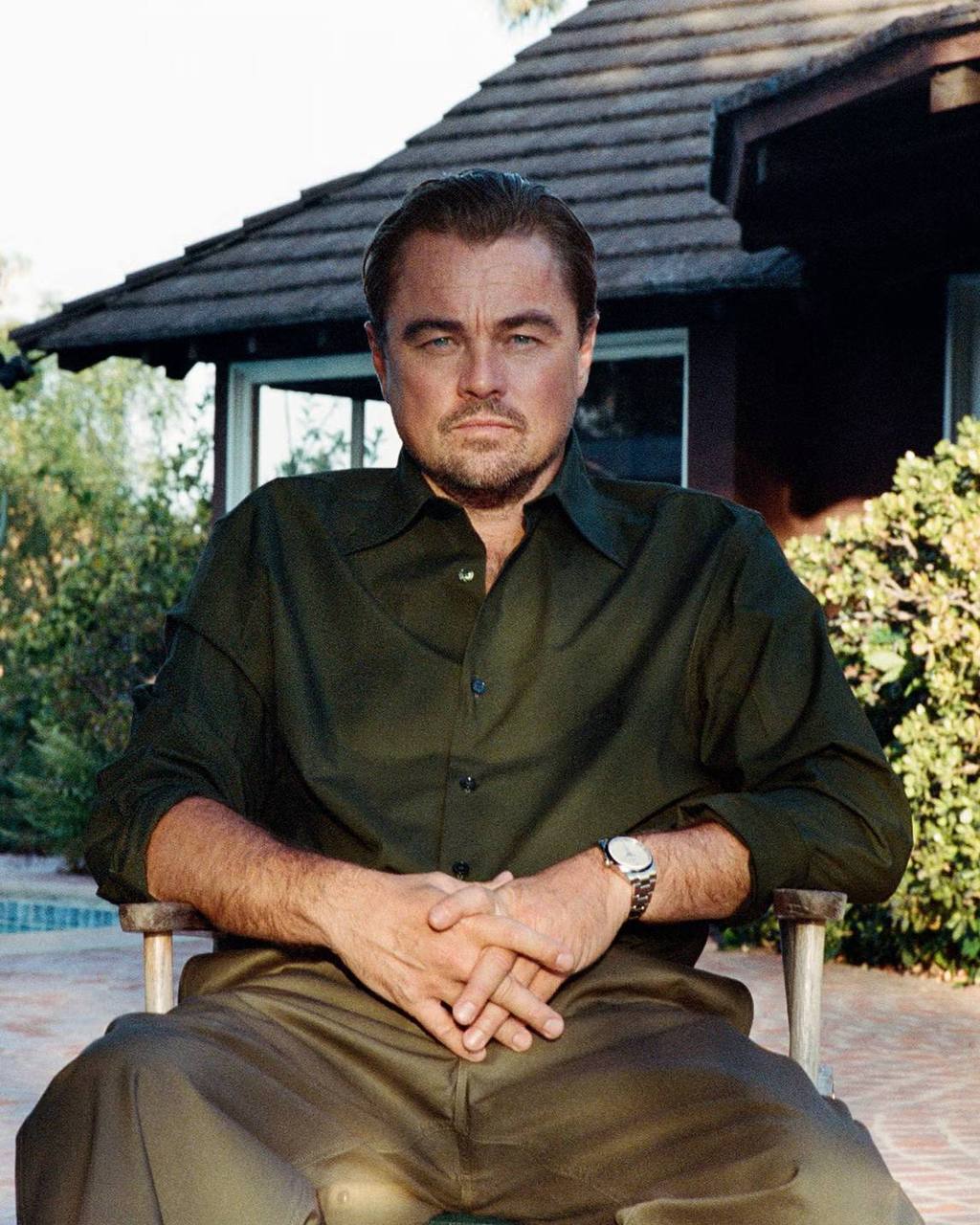 Лео стал героем обложки нового номера Esquire.  Съемка приурочена к промо нового фильма Пола Томаса Андерсона «Битва за битвой», в котором ДиКаприо сыграет главную роль. Андерсон, кстати, также выступил фотографом и для этой съемки.