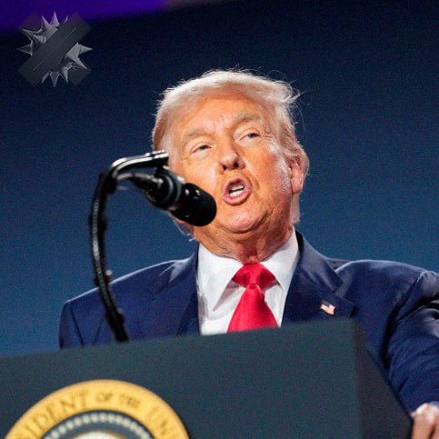 Трамп готовит экстренное заявление на фоне обострения ситуации вокруг Венесуэлы В ночь на вторник в 00 30 по московскому времени Дональд Трамп выступит с заявлением на нераскрытую тему Рядом с ним будут министр обороны Пит Хегсет и глава ВМС США Джон Фелан За час до обращения президенту проведут закрытый разведбрифинг Выступление ожидается на фоне роста напряжённости вокруг Венесуэлы что то начнется не должно НМШ