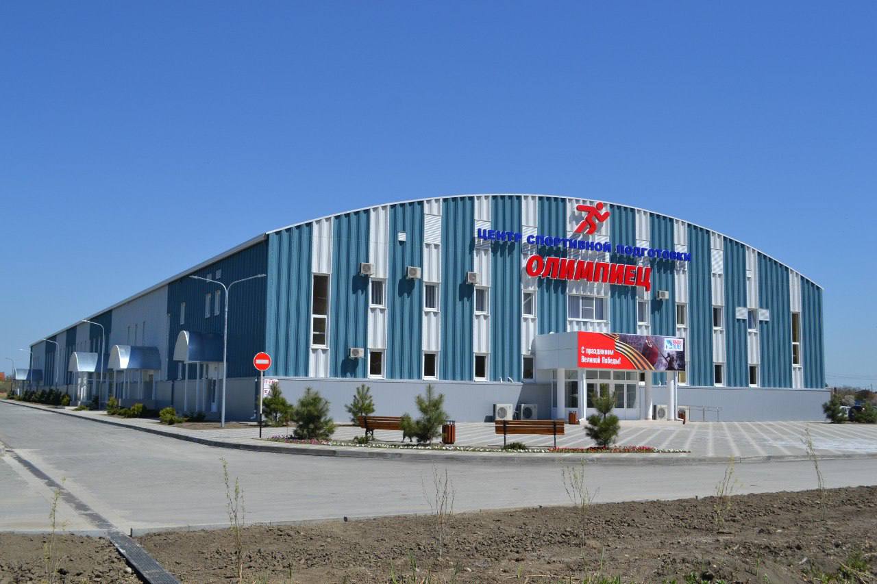 Строительство спортивных объектов продолжается и в Славянском районе. В том числе и благодаря сотрудничеству с Законодательным Собранием края. Считаю, что поддержка и массового, и профессионального спорта остается одной из приоритетных задач властей всех уровней. В прошлом году из депутатского фонда было выделено 20 млн рублей на замену покрытия в спортивной школе «Виктория». В этом году значительная сумма выделена на капремонт санузла и раздевалок. Для спортивной школы «Олимп» в Протокском сельском поселении выделено 2,5 млн рублей на обустройство системы полива стадиона. Также выделено 1,5 млн рублей установку системы кондиционирования в легкоатлетическом манеже спортивной школы «Олимпиец» в самом Славянске-на-Кубани. Благодаря обновлению и созданию новой спортивной инфраструктуры тысячи мальчишек и девчонок Славянского района не только укрепляют свое здоровье, но и достигают высоких результатов, что подтверждают победы в турнирах и соревнованиях краевого и всероссийского уровней.
