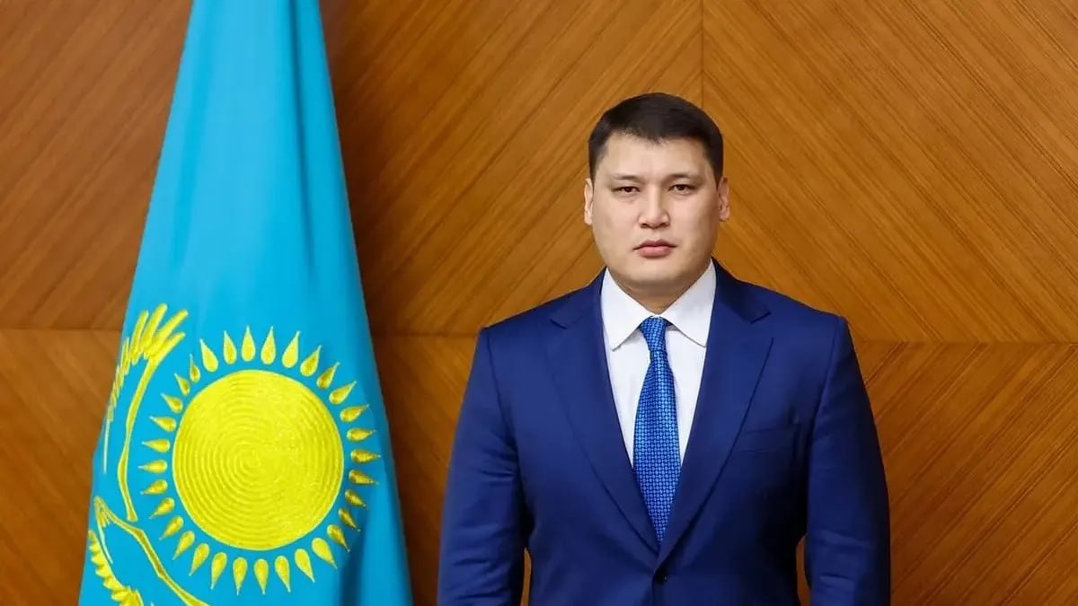 Руслан Берденов получил должность при акимате Алматы Бывший замакима Шымкента Руслан Берденов назначен руководителем Центра Развития Алматы О новом назначении в Telegram сообщил его однопартиец Бейбит Алибеков По его словам проектный офис займется вопросами транспорта туризма инвестиций и городской инфраструктуры 21 апреля этого года на Берденова совершили вооруженное нападение бывший глава ТОО Тургын уй Шымкент выстрелил в него пять раз Чиновник выжил после срочной операции а стрелявший был приговорен к девяти годам лишения свободы В конце августа Берденов покинул пост заместителя акима Шымкента t me zakonkz