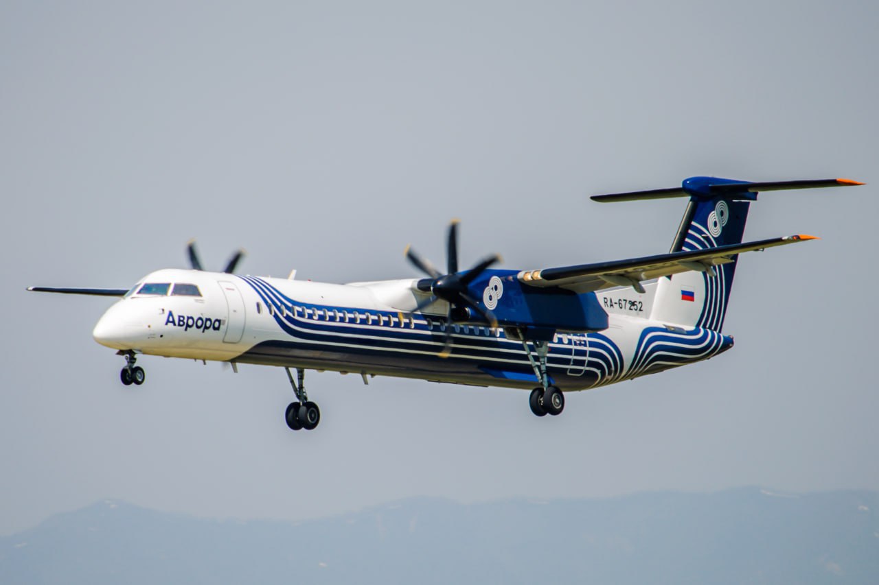 Открыта продажа билетов на дополнительный авиарейс Ноглики Хабаровск 30 декабря Вопрос о нехватке авиабилетов до Хабаровска подняли жители Ноглик на встрече с губернатором Валерием Лимаренко которая состоялась в ноябре По поручению главы региона областной минтранс совместно с перевозчиком проработал вопрос об организации дополнительного рейса Ноглики Хабаровск накануне новогодних каникул Жители Ноглик рассказали что все билеты на эти рейсы давно раскуплены и не все желающие смогут улететь в Хабаровск или вернуться домой перед праздниками Авиакомпания Аврора включила в свое расписание рейсы Южно Сахалинск Ноглики Хабаровск и обратно 30 декабря Перевозки по этому маршруту выполняются на судне DHC 8 300 вместимостью 50 пассажиров сообщил министр транспорта и дорожного хозяйства Максим Жоголев Напомним что Валерий Лимаренко посетил с рабочим визитом Ногликский район 11 ноября Губернатор проинспектировал несколько социально значимых объектов и провел встречу с местными жителями по итогам которой дал ряд поручений профильным министерствам   Прислать новость Подписывайся на АСТВ ру