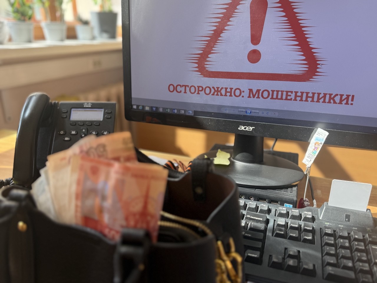 За 17 дней 2026 года мошенники украли 311 тысяч рублей у жителей ЕАО С начала 2026 года в Еврейской автономной области мошенники похитили 311 тысяч рублей у местных жителей Всего жертвами интернет преступников стали шесть человек На прошлой неделе три жительницы области стали жертвами дистанционных мошеннических схем потеряв в общей сложности более 263 тысяч рублей В одном случае жительница областного центра перешла по фишинговой ссылке и на её имя был оформлен кредит мошенниками В другом случае пострадавшая была обманута фейковой криптобиржей созданной неустановленными лицами Третья женщина обратилась к так называемой гадалке в интернете и перевела деньги неизвестным людям Возбуждены уголовные дела Подпишись в MAX   Прислать новость