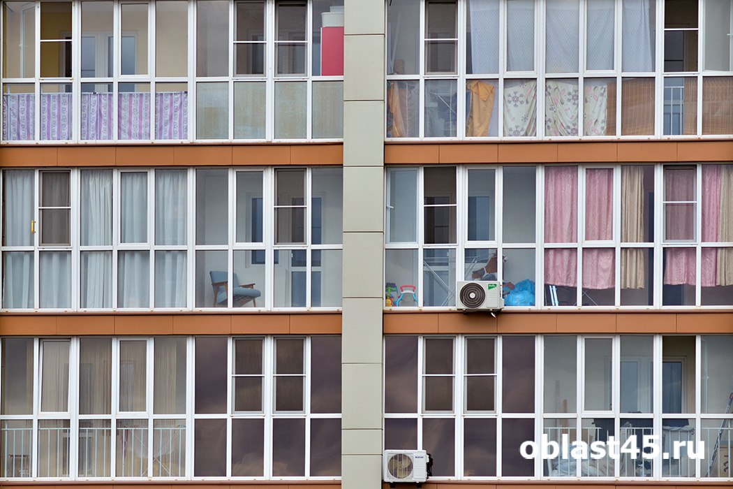 Школьник из Кургана погиб после падения из окна в Санкт Петербурге Несовершеннолетний курганец предположительно 11 классник выпал из окна многоквартирного дома в Санкт Петербурге Юноша погиб Подробности по ссылке   oblast45 ru publication 79179