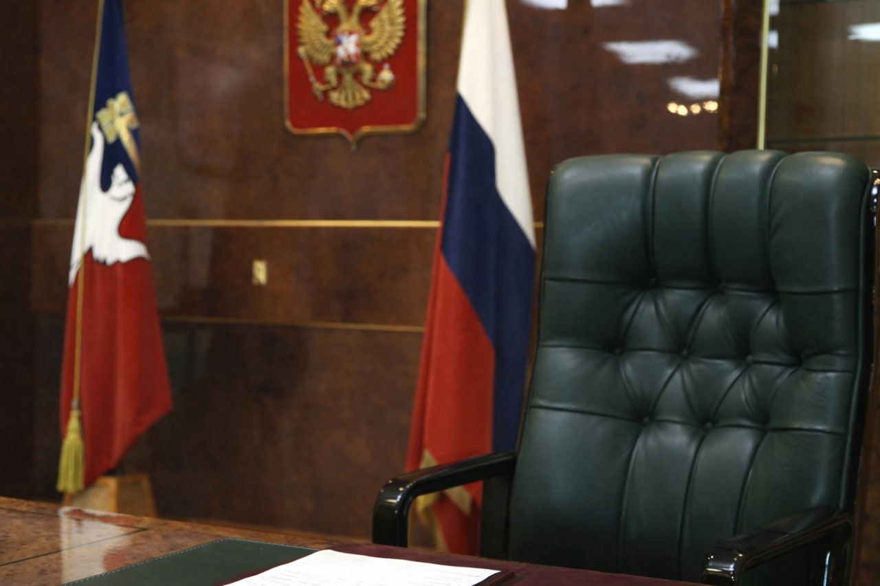 Два кандидата претендуют на пост мэра Норильска Губернатор Красноярского края Михаил Котюков представил горсовету двух кандидатов для избрания мэром Норильска Это действующий глава города Дмитрий Карасев и председатель комиссии по городскому хозяйству в горсовете Роман Сербин Выборы проходят по новой процедуре кандидатов теперь предлагает губернатор ранее претенденты выдвигались самостоятельно после чего конкурсная комиссия отбирала их программы а горсовет голосовал за финалистов Окончательное решение 27 января примет сессия городского совета выбрав градоначальника на пятилетний срок Отправить сообщение Наш чат