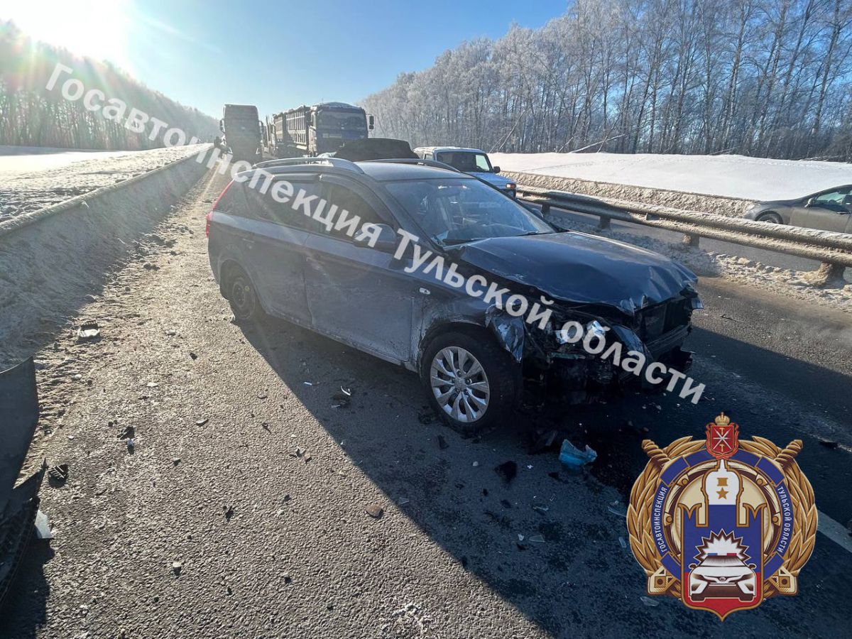На трассе М 2 в Тульской области водитель Ford не справился с управлением и устроил массовое ДТП newstula ru fn 1788055 html На трассе М 2 в Щекинском районе Тульской области водитель Ford не справился с управлением и устроил массовое ДТП с участием трех автомобилей Прислать новость Подписаться Мы в MAX