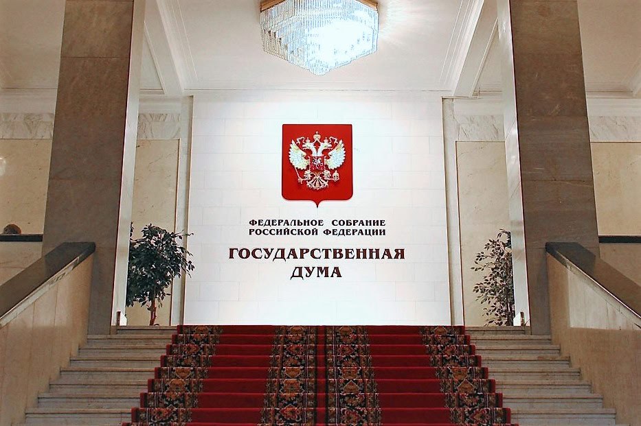 В первом чтении приняты изменения в Федеральный закон О некоммерческих организациях в части расширения перечня видов деятельности социально ориентированных НКО В соответствии с документом некоммерческие организации помогающие ветеранам боевых действий в реабилитации социально трудовой адаптации и профессиональной переподготовке а также оказывающие психологическую помощь демобилизованным участникам СВО и членам их семей могут получить статус социально ориентированных и соответственно право на государственную и муниципальную поддержку В П Водолацкий