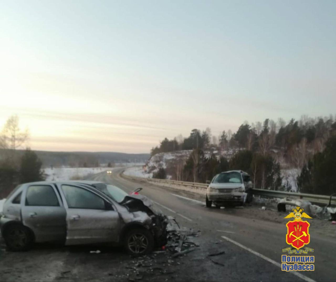 Начинающий водитель устроила смертельное ДТП На трассе Кемерово Яшкино Тайга девушка со стажем около 3 месяцев выехала на встречную полосу не справилась с управлением и столкнулась с Опелем 2 женщины погибли еще 4 доставлены в больницу Полиция возбудила уголовное дело Написать Telegram MAX