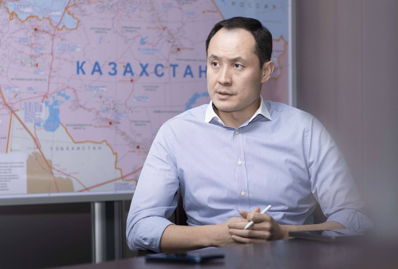 Информируем что председатель правления АО НК QazaqGaz Санжар Жаркешев освобожден от занимаемой должности в связи с переходом на другую работу Ожидается что Жаркешев может занять позицию вице министра энергетики РК По другим данным он уйдет работать в частный сектор informatorkz