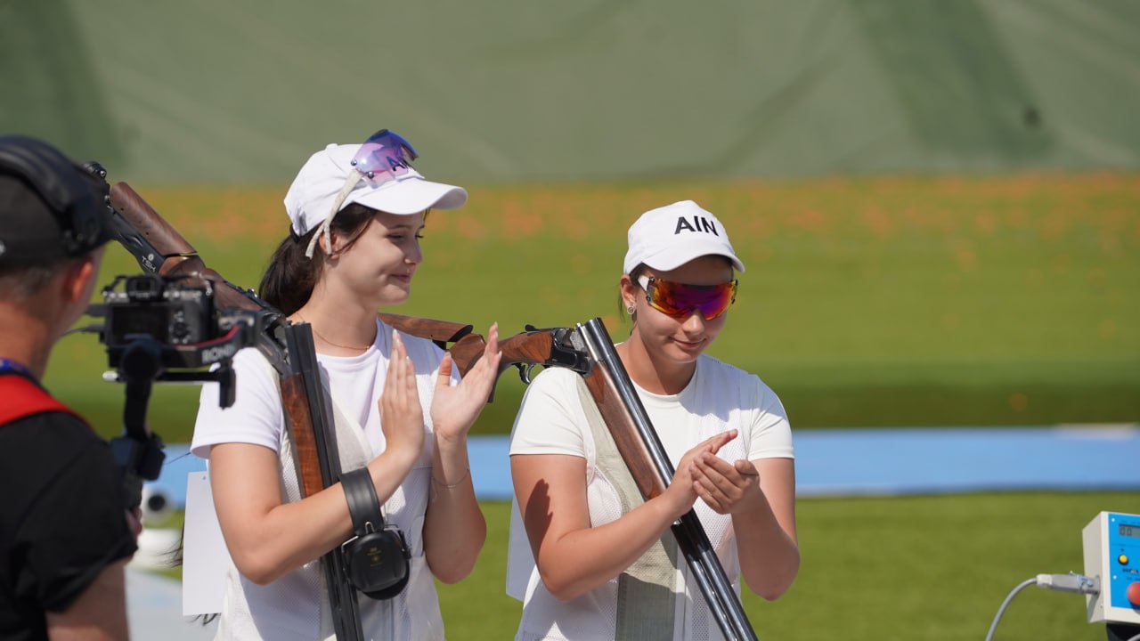 Александра Косьмина выиграла золото на юниорском ЧЕ по стрельбе  Спортсменка, выступающая в дисциплине трап  соло , одержала победу в матче против Ксении Самофаловой  6:4 , ставшей серебряным призёром   Бронза у чешки Терезы Зависковой и британки Изабелль Маргарет Макинтош.   Чемпионами Европы в соревнованиях смешанных дуэтов по стрельбе из пистолета с 25 метров стали Анна Пельменёва и Иван Семенихин.  Турнир проходит во французском Шатору, он завершится 7 августа.       соцсети Стрелкового союза России