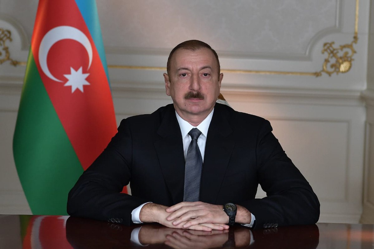 Пресс-служба главы государства: Президент Азербайджана посетил памятник общенациональному лидеру Гейдару Алиеву в Евлахе Ильхам Алиев ознакомился с работами, проведенными в олимпийском спорткомплексе в Евлахе Президент Азербайджана ознакомился с работами, проводимыми на проходящем через город Евлах участке автодороги Баку-Алят-Газах-граница с Грузией