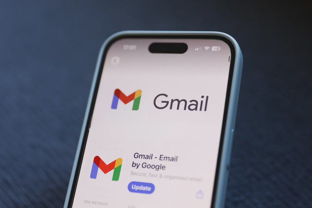 Google предупреждает пользователей Gmail о необходимости смены паролей Google выпустила предупреждение для 2 5 миллиардов пользователей Gmail после серии кибератак Пользователям советуют немедленно изменить пароли включить двухфакторную аутентификацию и следить за подозрительной активностью в аккаунтах Атаки включали рассылку писем с ссылками на фальшивые страницы входа и попытки выведать коды двухфакторной аутентификации Подпишись на Moldova Liberă