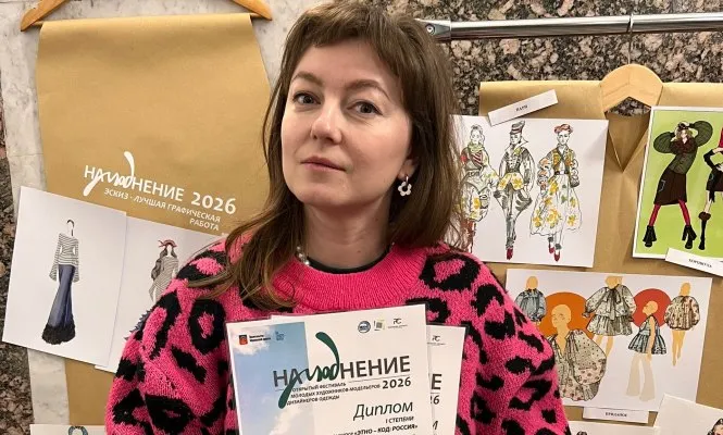 Петрозаводский дизайнер Мария Черепанова одержала двойную победу на мурманском фестивале молодых художников модельеров НаМОДнение Её коллекция Приданое вдохновлённая свадебными традициями карельских деревень Заонежья завоевала первое место в номинации Этно код Также дизайнер получила второе место за эскиз Мария планирует развивать свой бренд Чечевица участвовать в новых фестивалях и продолжать развиваться в выбранной сфере Столица в МАКС Прислать новость Реклама