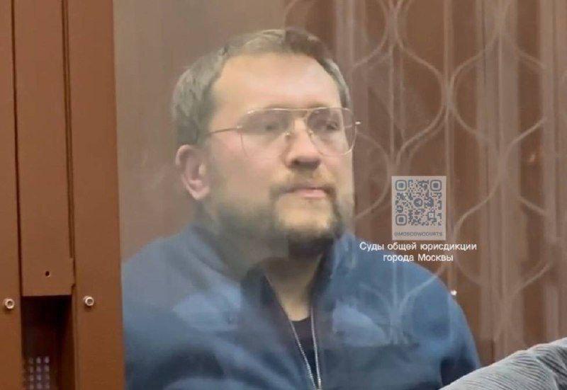 Инсайдеры сообщили об освобождении омского вице губернатора Цуканова Министр цифрового развития Омской области Денис Цуканов был выпущен из столичного СИЗО сообщает Новый Омск со ссылкой на источник близкий к ситуации Пока остается неизвестным применена ли к нему альтернативная мера пресечения или уголовное дело прекращено После задержания и выдвижения обвинений в присвоении бюджетных средств в период работы в правительстве ДНР Цуканов сначала содержался под домашним арестом а затем был переведен в СИЗО