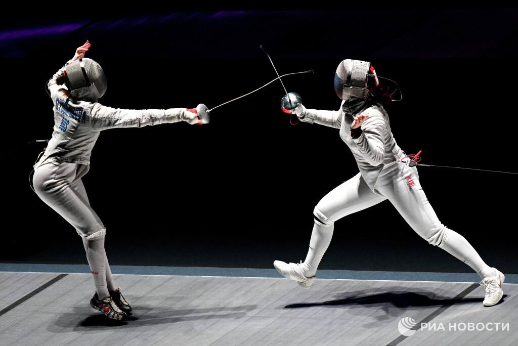 Эстония лишилась ЧЕ по фехтованию после недопуска россиян Международная федерация фехтования приняла решение сменить место проведения турнира Причиной переноса стало несоблюдение Эстонией правил FIE касающихся допуска спортсменов Эстония отказалась впустить в страну российских и белорусских фехтовальщиков Соревнования пройдут в городе Антони Франция с 16 по 21 июня Подписывайтесь на РИА Новости Спорт в MAX