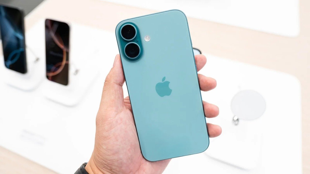 Белорус в магазине подменил iPhone на муляжи Сотрудники уголовного розыска Первомайского РУВД Минска задержали могилевчанина который подозревается в краже смартфонов Apple Подробности здесь myfin news