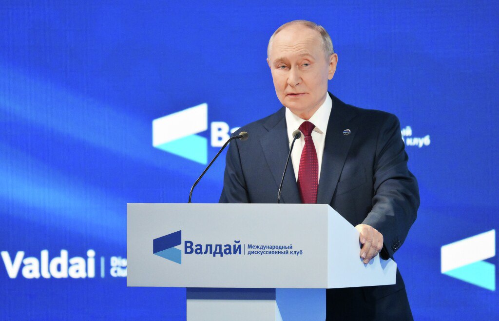 Безопасности нет ни для кого если безопасность одной страны обеспечивается за счет другой заявил Путин выступая на Валдае Президент отметил что только кропотливая общая работа стран сможет решить проблемы безопасности текущего века Также он заявил Безопасность в мире сегодня явление еще более сложное чем раньше Важно осознать что безопасность это общее дело ответ может родиться только в условиях коллективного поиска Подписывайтесь на ПРАЙМ в МАХ