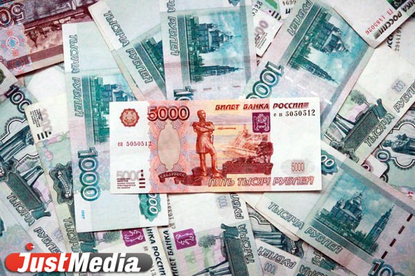 В январе-мае 2025 года среднемесячная заработная плата работников крупных и средних предприятий Екатеринбурга составила 109 051 рубль. Такие данные озвучил директор департамента экономики администрации Екатеринбурга Алексей Прядеин.