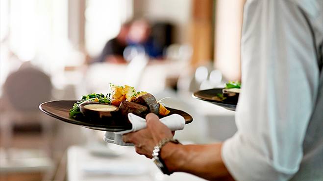 Более 1300 новых кафе и ресторанов открылось с начала года в Подмосковье За 11 месяцев 2025 года на территории региона ввели в эксплуатацию свыше 1300 новых заведений общественного питания Это позволило создать более 8 5 тысяч рабочих мест и обеспечить жителей и гостей области 48 тысячами посадочных мест Об этом сообщили в Министерстве сельского хозяйства московской области Наибольшее количество новых объектов открылось в крупных и динамично развивающихся городских округах Лидерами по вводу стали Балашиха в ней открылось 99 предприятий Одинцовский округ 91 и Истра 78 В Мытищах начали работу 72 заведения в Красногорске 70 в Солнечногорске 63 fishto biz новости