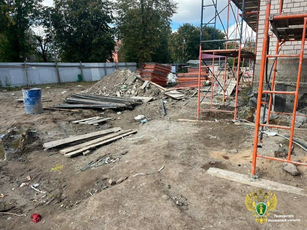 В Иванове на стройке погиб рабочий 4 сентября в Иванове на стройплощадке жилого комплекса 55 летний рабочий упал с металлической трубы строительных лесов От полученных травм погиб Проводится проверка сообщает прокуратура Ивановской области Фото прокуратура Ивановской области