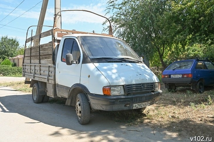 В Волжском Волгоградской области прокуратурой утверждено обвинительное заключение по уголовному делу в отношении 52-летнего местного жителя, который обвиняется в мошенничестве при получении  соцвыплат, передает V102.RU со ссылкой на пресс-службу региональной прокуратуры.   Установлено, что обвиняемый в июле 2022 года обратился в центр соцзащиты для оказания соцпомощи для малоимущих на осуществление предпринимательской деятельности, предоставив заведомо ложные данные о состоянии заработка. На полученные деньги он приобрел «ГАЗель», которую спустя время продал теще, а деньгами распорядился по своему усмотрению.   Подробнее