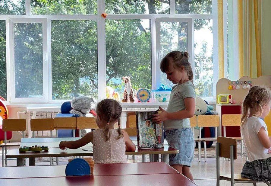С 1 июня в детских садах Владивостока вырастет родительская плата Соответствующее постановление подписал глава дальневосточной столицы Константин Шестаков. В документе указано, что будет и еще одна корректировка. Таким образом, за год тариф вырастет на 591 руб. Согласно документу, с 1 июня размер родительской платы увеличится до 3169 руб. в месяц.