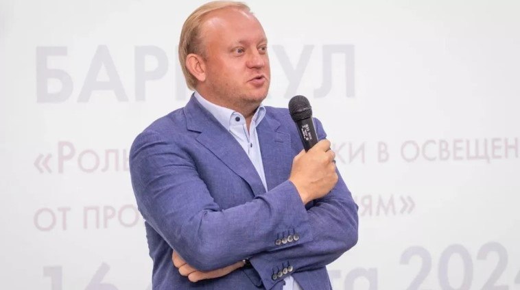 ТОЛК новости Барнаула Алтайского края и Республики Алтай Алтайское отделение Союза журналистов по итогам 2025 года снова вошло в список самых эффективных в России Рейтинг составляют ежегодно При оценке учитывают количество и качество мероприятий активность отделения и его председателя упоминания в СМИ работу сайта и страниц в соцсетях и мессенджерах Также смотрят сколько журналистов вступили в Союз за год Алтайский край третий год подряд входит в 20 самых эффективных отделений Союза журналистов Представлять СЖР в своем регионе это большая ответственность Хочу выразить искреннюю благодарность руководству Союза за то что нашу работу видят и ценят Это приятно и в свою очередь говорит о нашей стабильности Основные задачи которые мы ставим перед собой это развитие и обучение кадров адресная помощь членам Союза и подробнее на канале ТОЛК новости Барнаула Алтайского края и Республики Алтай