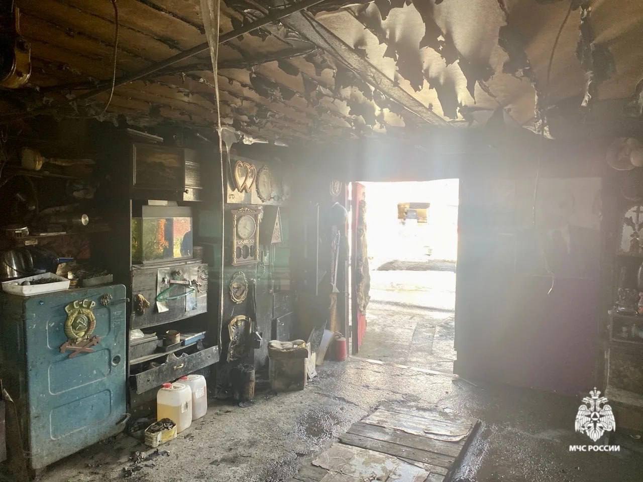 Двое мужчин пострадали на пожаре в гараже в поселке Свободы под Пятигорском Как рассказали в МЧС там загорелись и сам гараж и стоящий внутри автомобиль Пламя охватило пощадь в 30 квадратных метров Обоих пострадавших мужчин госпитализировали с ожогами Предварительной причиной пожара спасатели назвали неисправность газового оборудования в машине Новости Кмв Экспресс Заказать рекламу