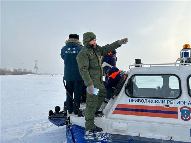 На Волге у Самары столкнулись два судна на воздушной подушке   В воскресенье, 16 февраля, на Волге у Самары произошло ЧП с судами на воздушной подушке. Об этом сообщили в Центральном МСУТ СК РФ.  Около 16:00 вблизи речного порта Самары столкнулись "Нептун-30", следовавший из Рождествено в Самару с 16 пассажирами на борту, и судно "Хивус", который двигался без пассажиров. По предварительным данным следователей, серьезных травм никто не получил. "Следователи Центрального МСУТ СК России выехали на место происшествия и выясняют все обстоятельства и причины происшествия", — сообщили в Центральном МСУТ СК РФ.  Фото: Центральный МСУТ СК России