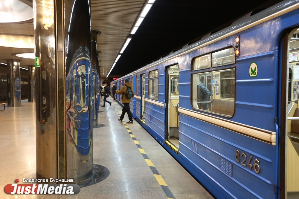 Академический и ЖБИ в приоритете в вопросе строительства второй ветки метро в Екатеринбурге Правда пока конкретных планов нет О них можно будет говорить только после разработки технико экономического обоснования Тендер на него должны опубликовать в конце февраля марте Об этом заявил вице мэр Рустам Галямов Спасибо губернатору Денису Паслеру и мэру Алексею Орлову Благодаря им деньги на новую ветку метро заложены в бюджетах области и города сказал Рустам Галямов По его прогнозам работы над технико экономическим заданием начнутся в первом квартале 2026 года Проект будут разрабатывать ближайшие 2 2 5 года Рустам Галямов не исключил что Академический и ЖБИ получат совместную ветку метро Или что власти Екатеринбурга построят не новую ветку а продолжат одну из существующих justmediaru
