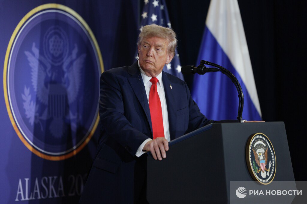 США повысят пошлины для ряда стран Европы они будут действовать до момента пока не будет достигнута договоренность о покупке Гренландии заявил Трамп Что еще сказал президент США С 1 февраля пошлины вырастут для Дании Норвегии Швеции Франции Германии Великобритании Нидерландов и Финляндии до 10 с 1 июня до 25 Система ПРО Золотой купол может максимально эффективно работать только в случае включения в нее Гренландии Дания Норвегия Швеция Франция Германия Британия Нидерланды и Финляндия играют в очень опасную игру из за Гренландии США долгие годы субсидировали Данию и все страны ЕС не взимая с них пошлин США готовы к немедленным переговорам с Данией и любыми другими странами для решения вопроса о статусе Гренландии Трамп Подписаться на РИА Новости