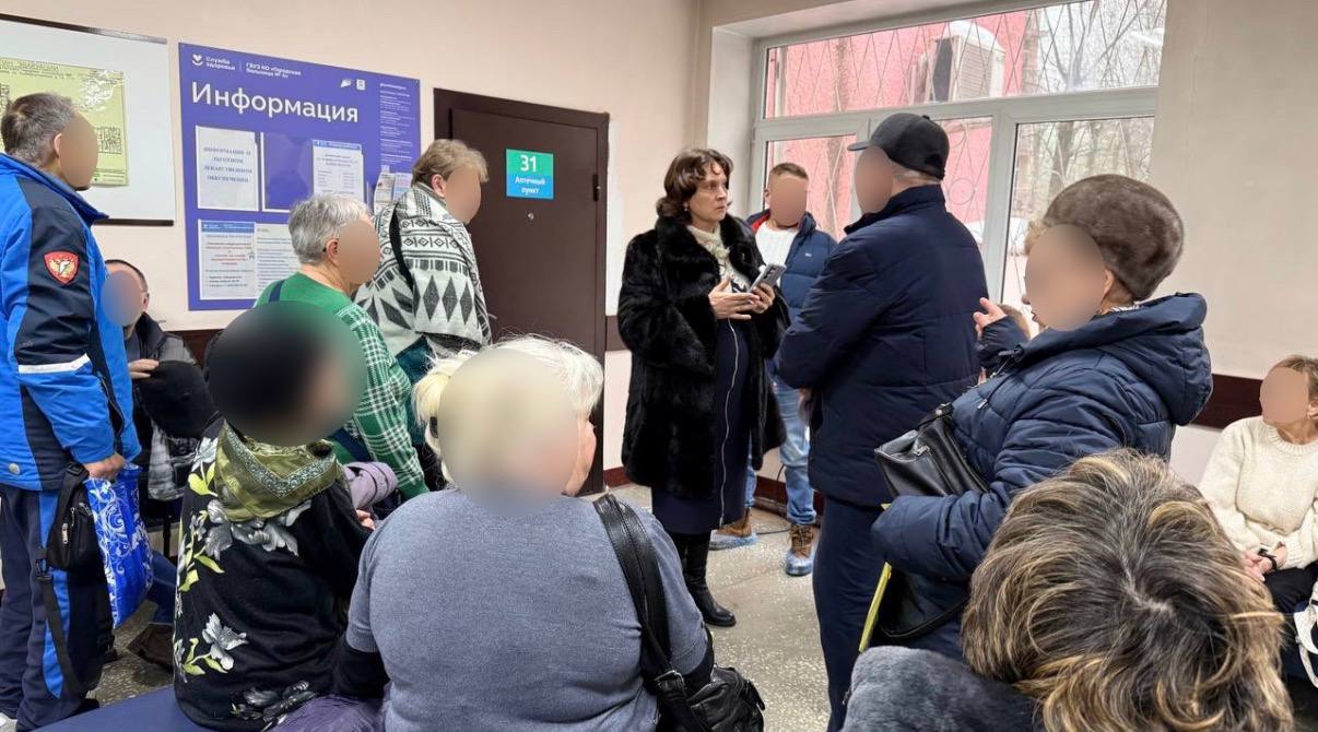 Минздрав проверил аптеки с льготными лекарствами после жалоб жителей По поручению министра здравоохранения Сергея Дмитриева в аптеки выехала представитель Минздрава Елена Кудряшова Во время визита она поговорила с провизорами и заведующими поликлиник разобрала ситуации о которых сообщали пациенты и проверила есть ли необходимые препараты в наличии Также она посмотрела заявки на склад и лично оценила наполняемость полок Кроме того Кудряшова пообщалась с людьми которые ждали лекарства в очереди Фото Министерство здравоохранения Калининградской области КАСКАД Прислать новоcть