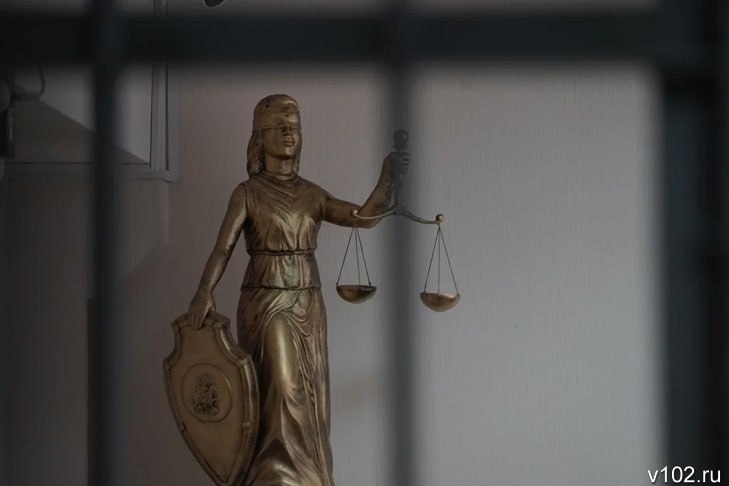 В Волгограде экс-начальнику ОЭБ отделения полиции №6 не удалось оспорить срок за взятку Волгоградский областной суд поставил точку в коррупционном деле, связанном с бывшим начальником отделения №6 ОЭБ и ПК УМВД России по городу Волгограду. Как сообщает ИА «Высота 102», руководитель подразделения, борющегося с коррупцией в Советском районе региональной столицы, был пойман на взятке за покровительство продаже нелегального алкоголя и табака. Подробнее