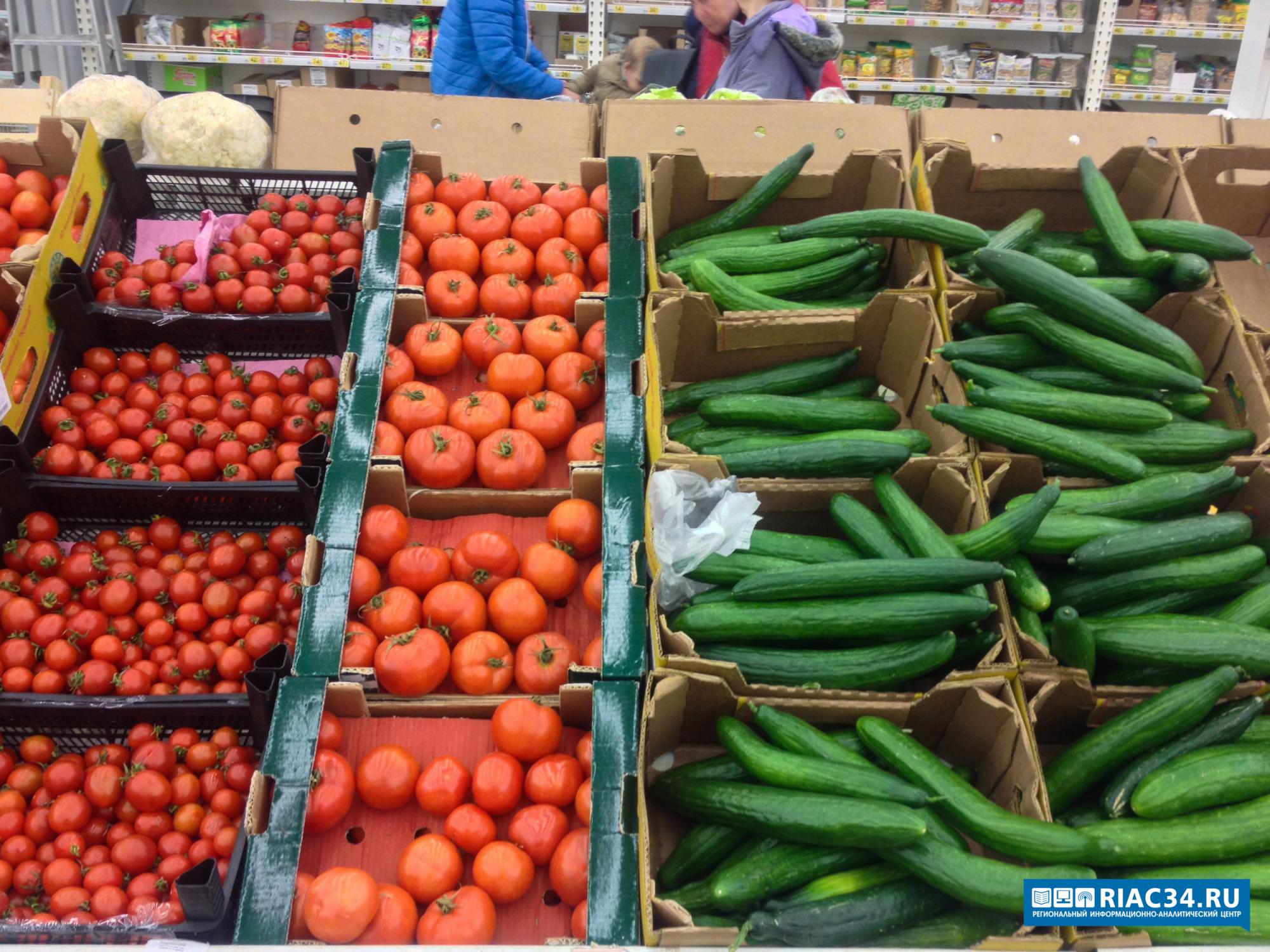 Год в регионе начался с подорожания Рекордсмены по росту стоимости огурцы 37 9 Помидоры 25 1 Картофель 11 2 Водка 9 7 Колбаса вареная 2 2 Яйца 2 Хлеб ржаной 1 8 Баранина 2 2 Свинина 2 Говядина 1 8   Подешевели лишь некоторые продукты Мясо кур 1 8 Молоко ультрапастеризованное 2 5 Сахар и пшено 1 3 Топливо также подорожало Дизель 1 13 Бензин АИ 95 1 17 АИ 92 1 09 АИ 95 0 47