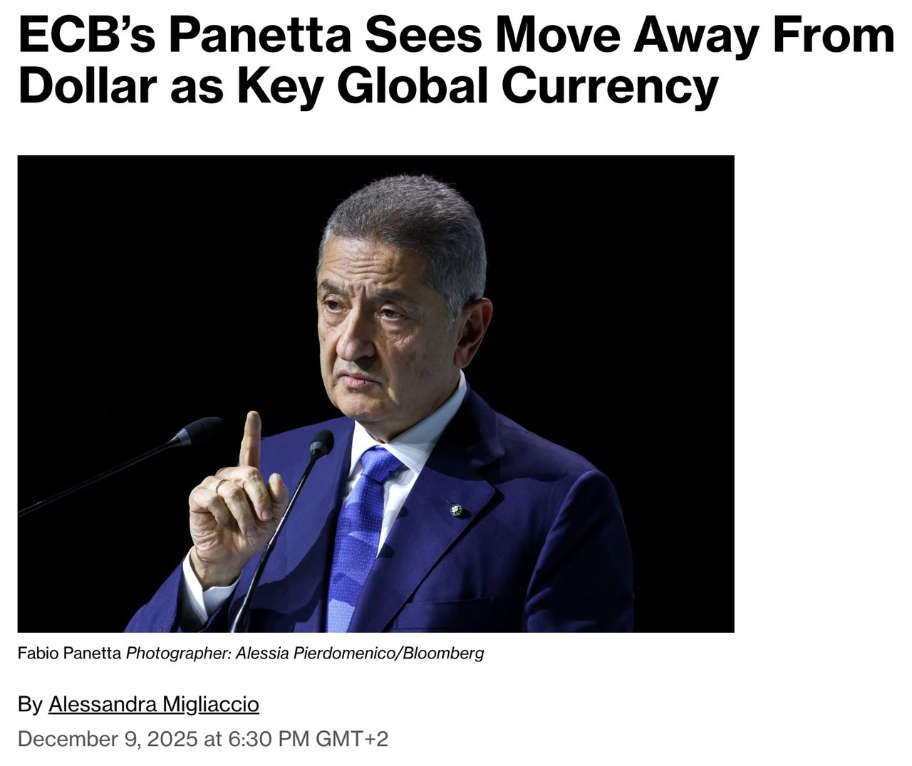 Международная валютная система скорее всего откажется от доллара в пользу совокупности нескольких сосуществующих глобальных валют Об этом заявил член Совета управляющих Европейского центрального банка Фабио Панетта который также возглавляет Банк Италии передает Bloomberg Он считает что доллар останется ключевой валютой но мир может постепенно смещаться к более многополярной конфигурации и этот сдвиг может привести к большей диверсификации или усилить волатильность и риск заражения если координация будет нарушена По мнению Панетты дальнейшая судьба доллара будет зависеть от таких медленно развивающихся факторов как ослабление некоторых традиционных опор доллара рост влияния Китая и прогресс Европы в направлении более глубокой интеграции Сайт Страна X Twitter Прислать новость фото видео Реклама на канале Помощь